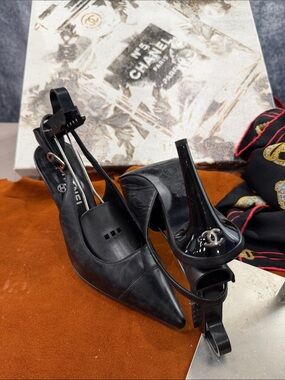 Signature Vintage Chanel Black Leather Slingback Pumps Size 36